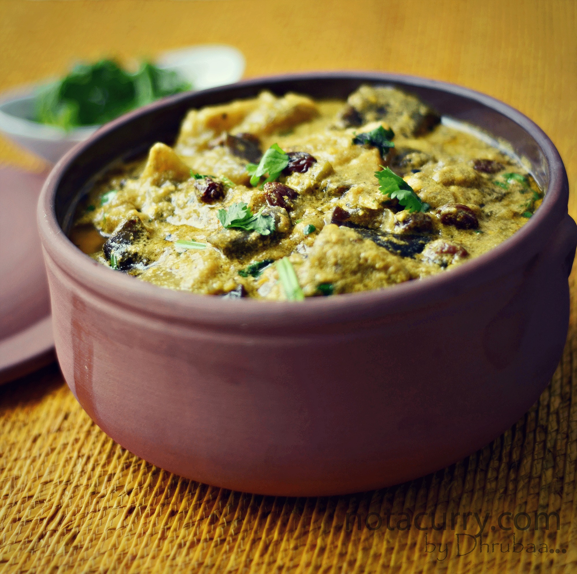 Eggplant cooked in yogurt sauce