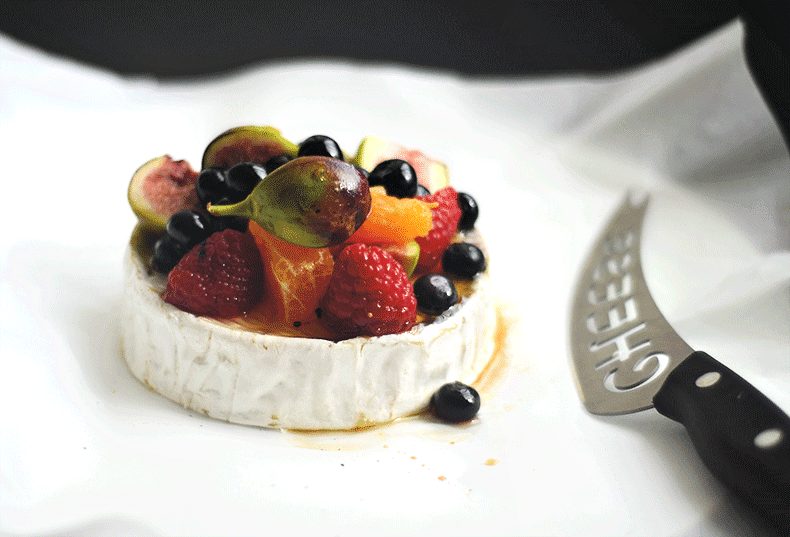 Baked brie with honey, maple syrup and fresh fruits.